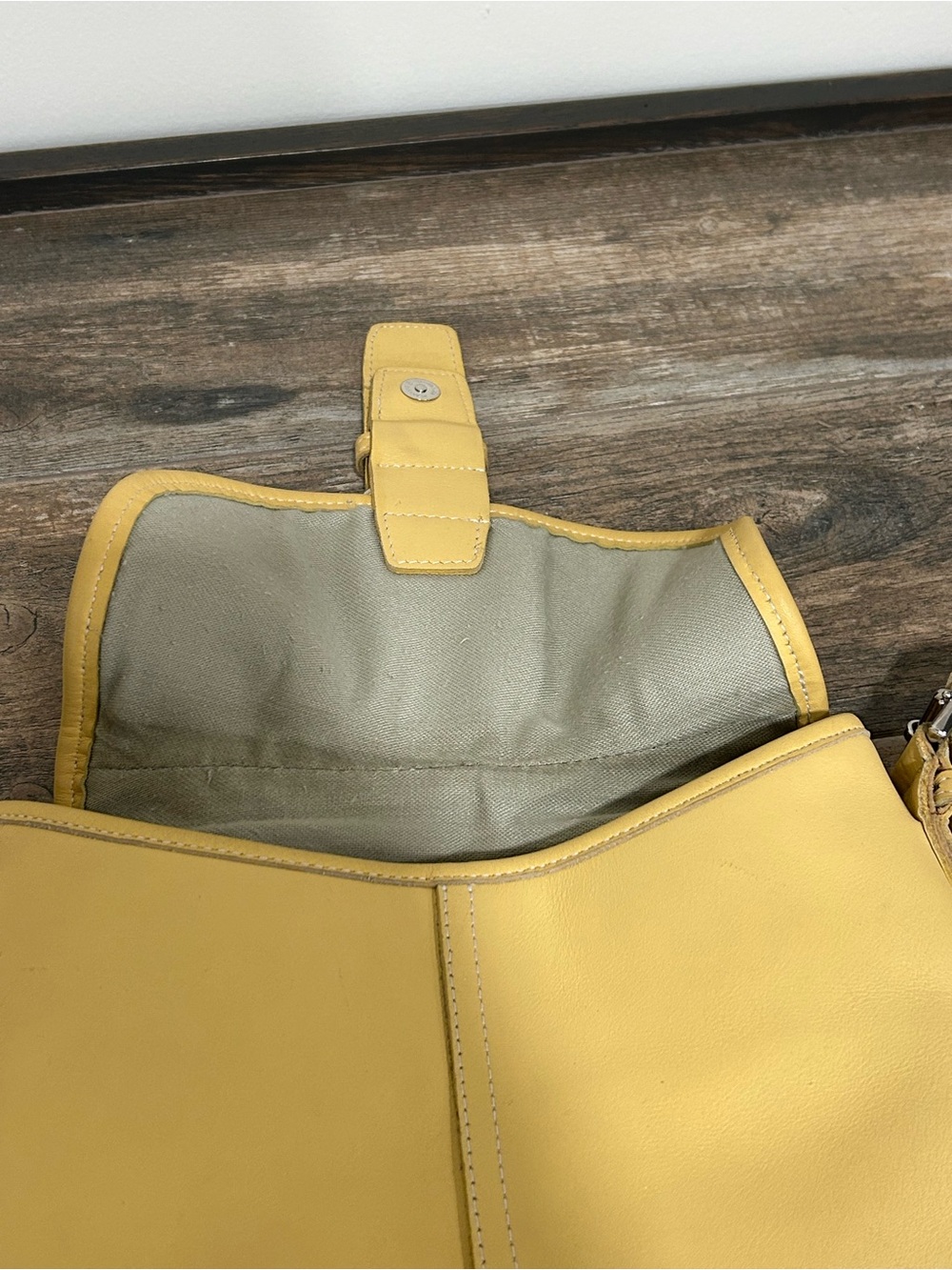 Y2K Coach 9480 Leather Soft Yellow Two-Way Soho Shoulder/Crossbody Bag Buckle - Picture 13 of 13